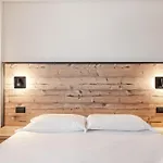 Hotiday Hotell 4*