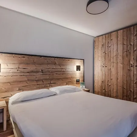 Hotiday Hotel 4*